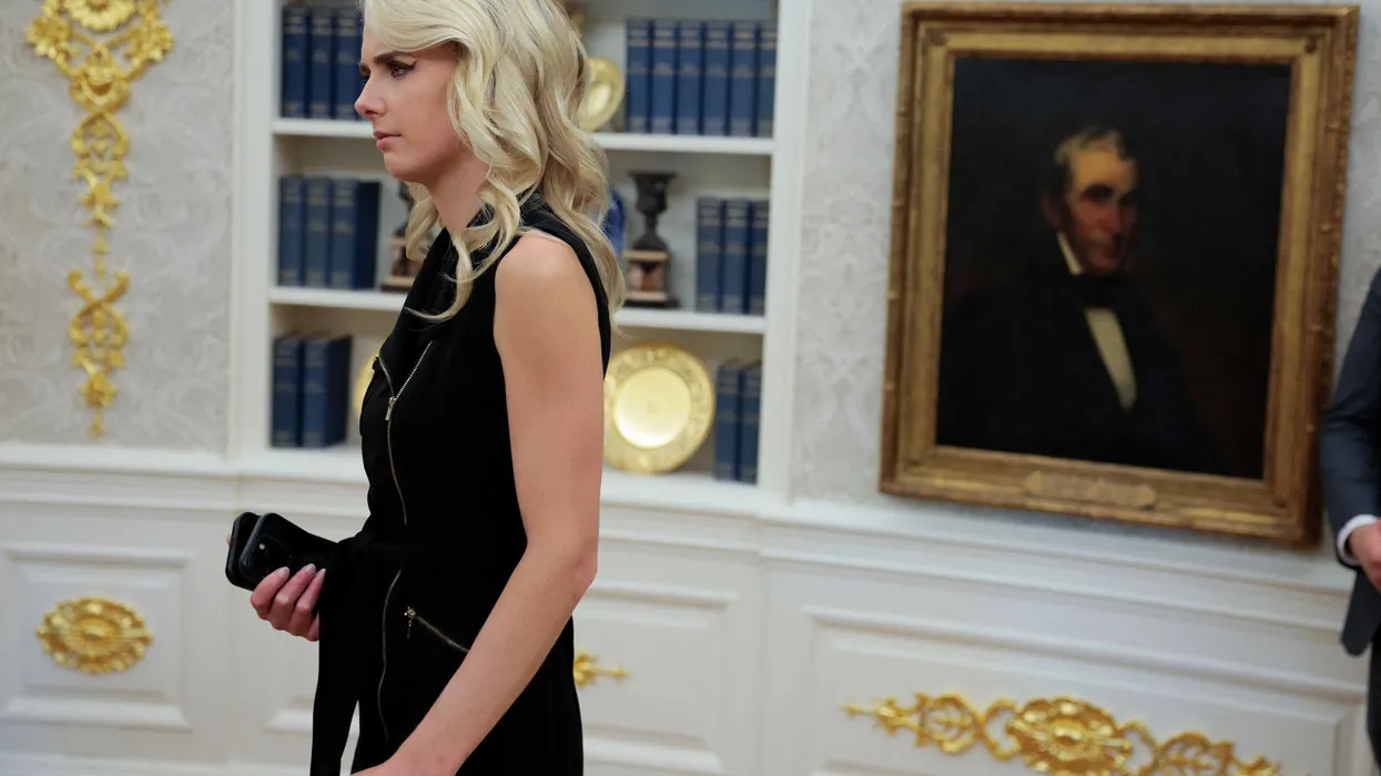 Помощница Трампа Натали Харп привлекает внимание критиков на фоне вопросов о её беспрецедентной близости к президенту