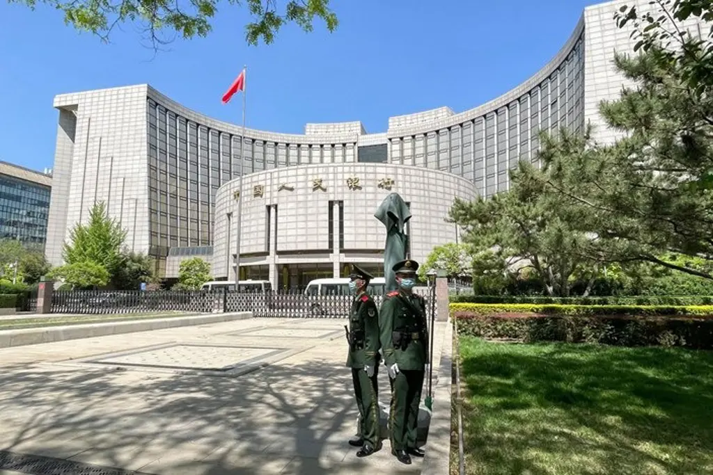 PBOC установил референсный курс USD/CNY на уровне 6,7841 против оценки 6,7248; банк влил 340 млрд юаней через 7-дневные операции обратного РЕПО