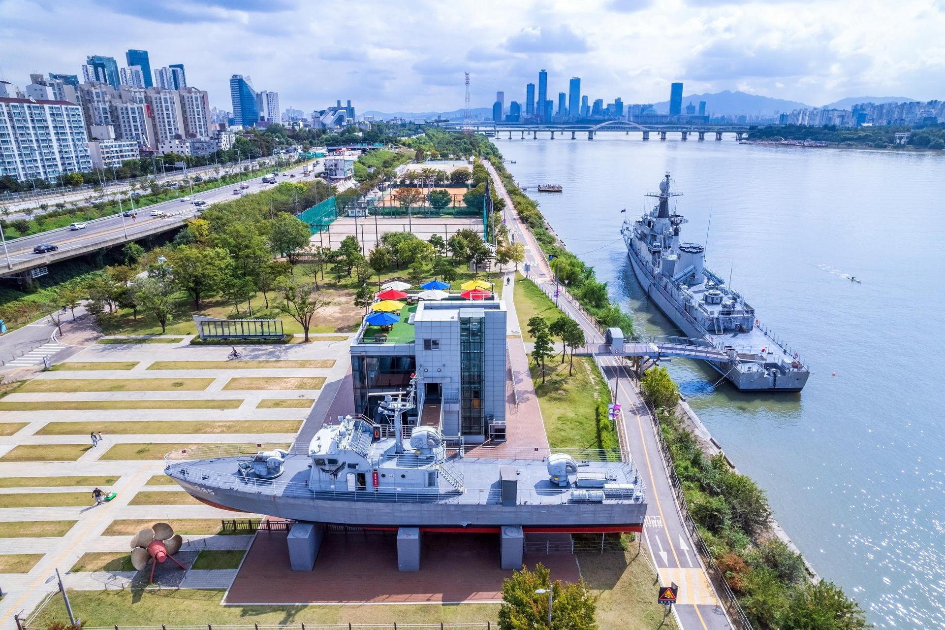 Водный пикник Seoul Battleship возвращается во второй раз с водными горками, экскурсиями по кораблям и пенными пушками