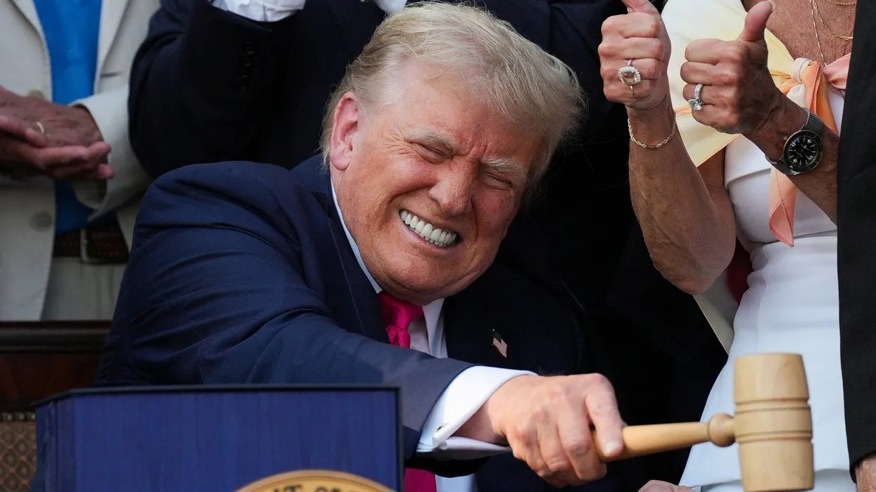 Foreign Policy Experts Say Trump Has 'Lost the War' as Iran Gains Leverage Over Strait of Hormuz