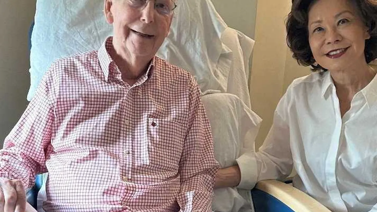 Un assistente di McConnell afferma che il senatore incontra lo staff mentre aumentano le domande sulla sua assenza dall’ospedale