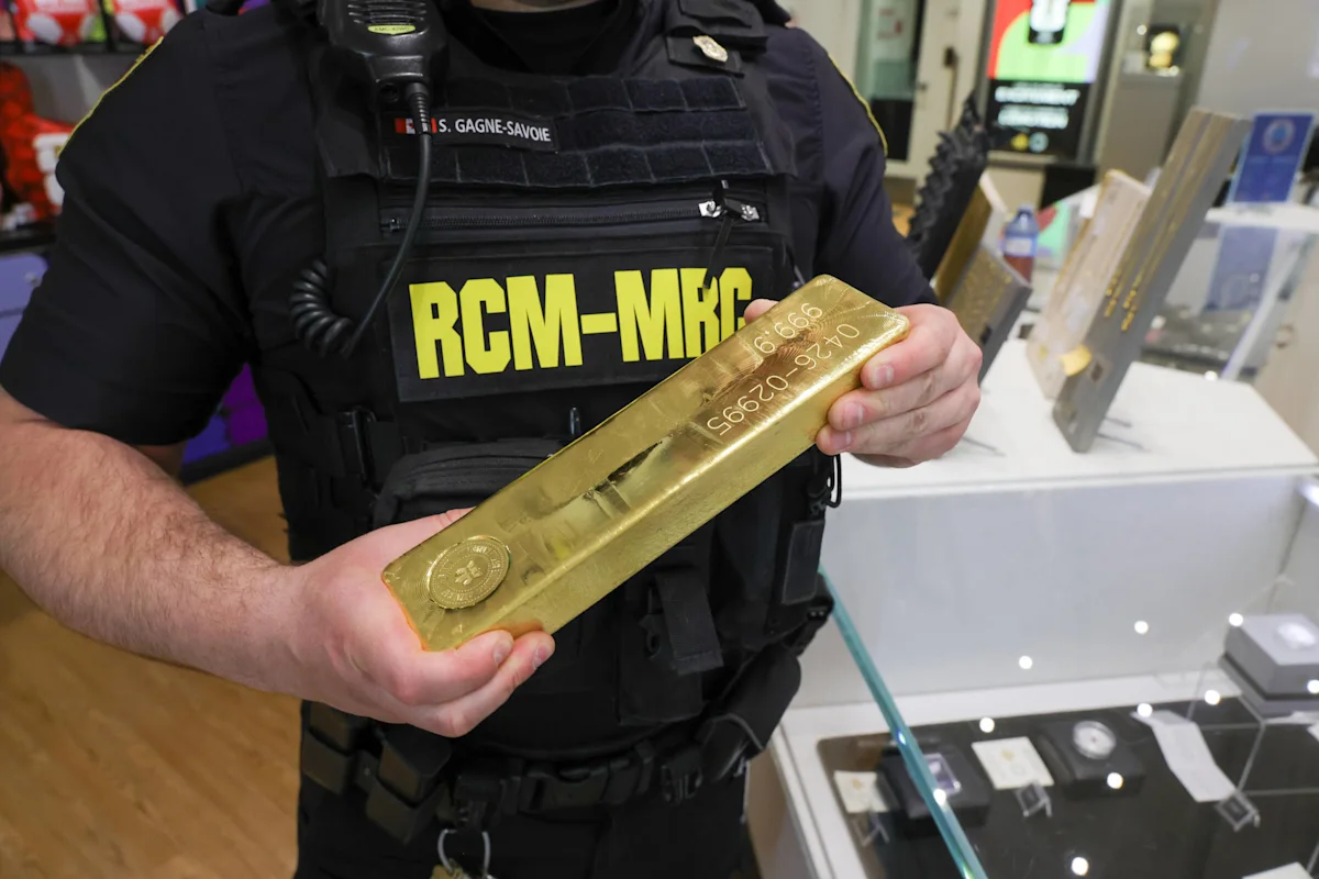 El oro y la plata se recuperan de una fuerte caída, pero los inversionistas se mantienen cautelosos
