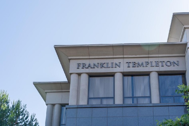 SEC przyznaje Franklin Templeton ulgę w zakresie powiernictwa dla tokenizowanego funduszu rynku pieniężnego, oferując potencjalny wzorzec dla branży