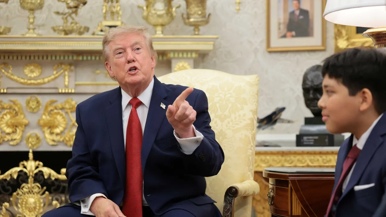 Trump mówi reporterce CNN, żeby „zamilkła”, i nazywa ją „fałszywą reporterką” podczas wymiany zdań w Gabinecie Owalnym