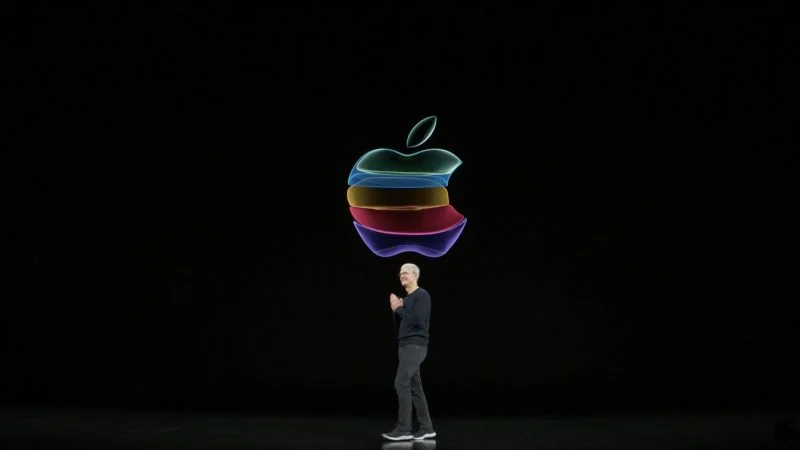 Le azioni Apple scendono del 4% nonostante i ricavi record nell'ultimo bilancio di Tim Cook come CEO