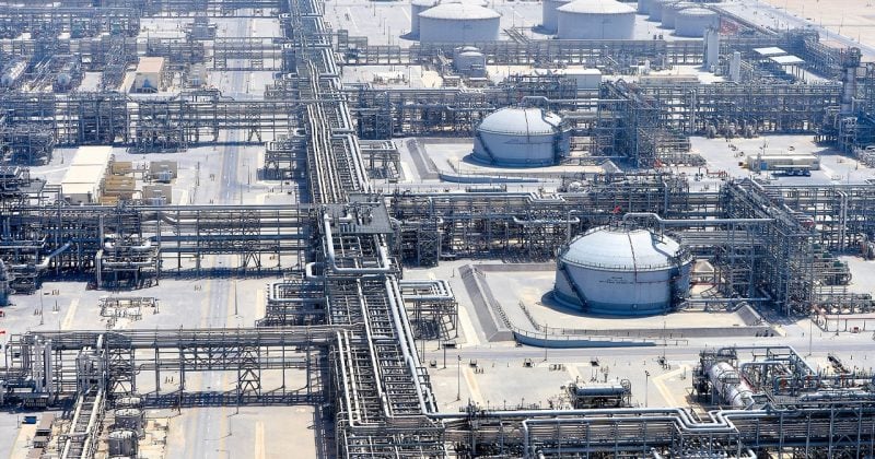 Хуситы нанесли удар по объектам Saudi Aramco: Brent временно достиг $100, криптоактивы откатились назад