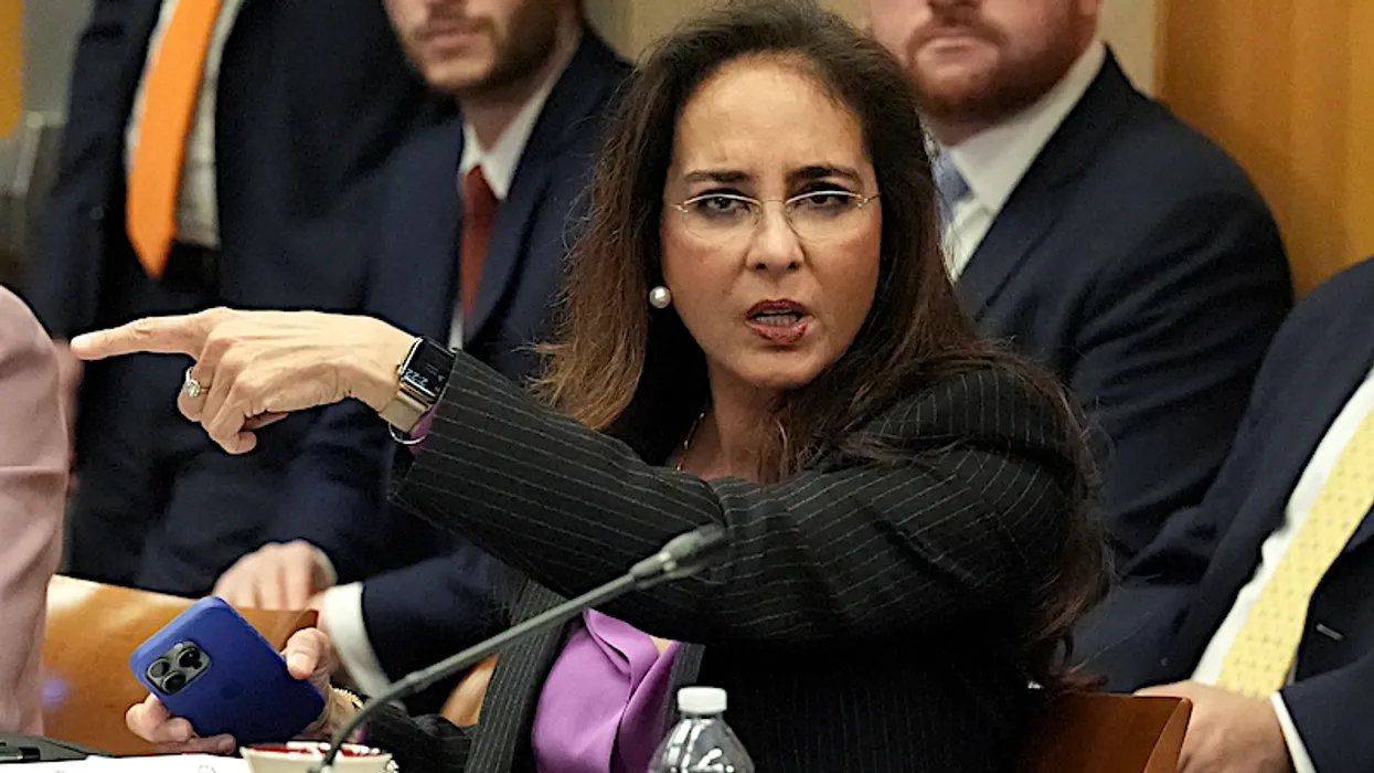Juez federal rechaza moción del Departamento de Justicia en caso de Portland y califica la publicación en redes sociales de Harmeet Dhillon como una 'amenaza'