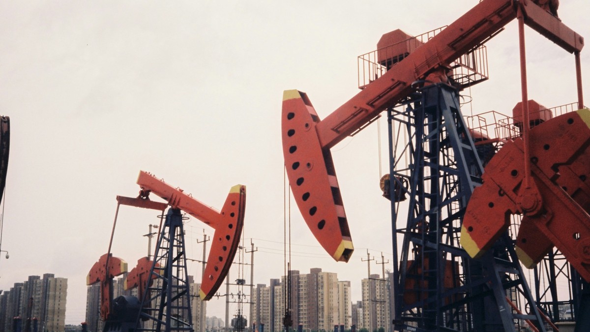 Индийские НПЗ ищут нефть в Анголе и Венесуэле на фоне сбоев поставок с Ближнего Востока