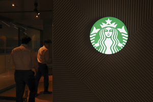 Полиция провела обыск в штаб-квартире Starbucks Korea в рамках расследования скандальной акции «Tank Day»
