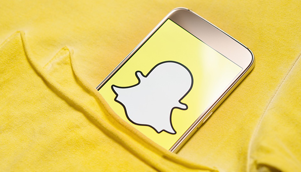 Snapchat прекращает рекомендовать полностью сгенерированные ИИ видео в Spotlight