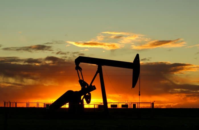 Нефть Brent падает более чем на 5% и торгуется ниже $84 на фоне ослабления напряженности между США и Ираном