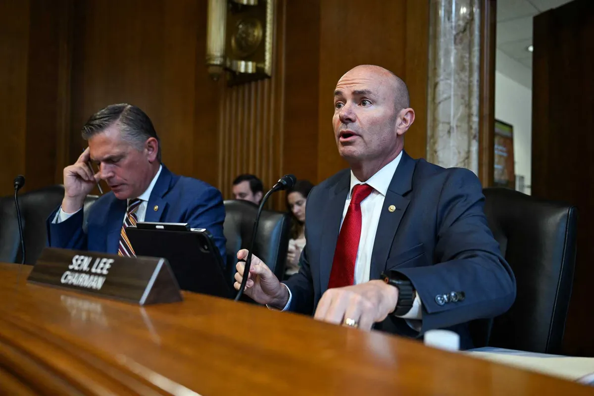 Le sénateur Mike Lee fustige Coca-Cola après que l'outil de personnalisation de canettes a bloqué des phrases chrétiennes