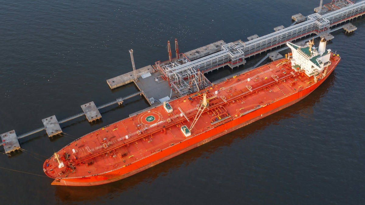 ADNOC indisce la settima gara d'offerta per greggio degli Emirati da giugno nonostante i rischi di Hormuz e del Mar Rosso