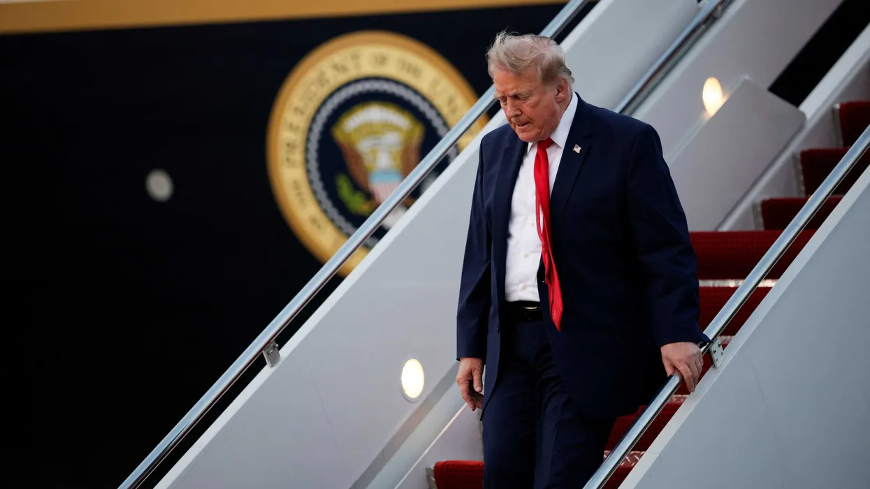 Einwohner republikanisch geprägter Bundesstaaten drücken Empörung über wirtschaftliche Not aus, während Trump luxuriösen Lebensstil beibehält, berichtet die New York Times