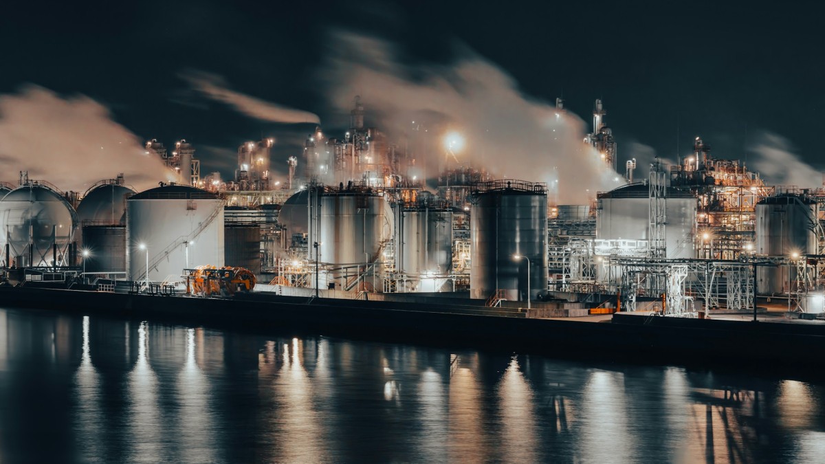 Экспорт саудовской нефти через Красное море снизился на 41% с мартовского пика