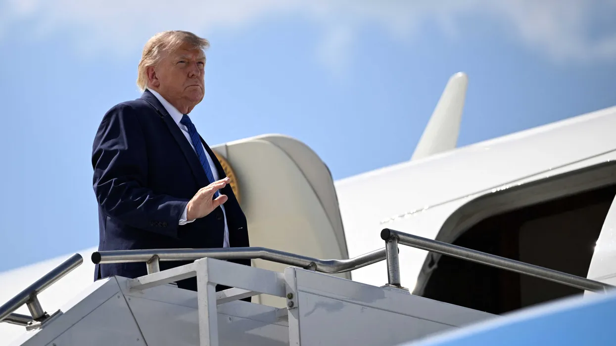 Трамп атакует сенатора Корнина в Truth Social за противодействие фонду «анти-вейпонизации» на 1,7 миллиарда долларов